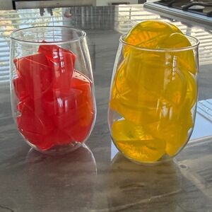 Plastic tumblers with freezable watermelon and lemon wedges